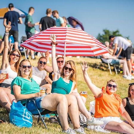 100 Jaar Tt Circuit Assen 2025 Glamping Incl Stroom Exterior foto
